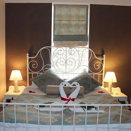 אורחן Ephesus Suites 5*