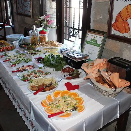 Ephesus Suites אורחן